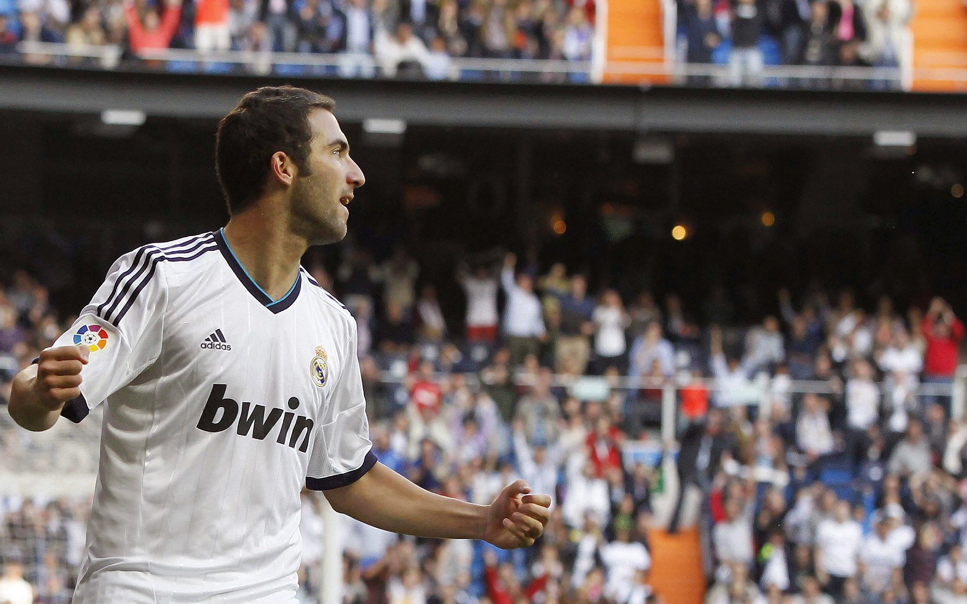 亚冠抢七大战激情夜！梅德韦杰夫里突外投，皇家马德里险胜上海申花